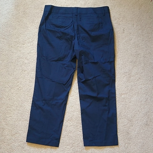 Nautica Women's Cropped Pants. Navy Blue. Size 8. NWT. - Picture 2 of 9